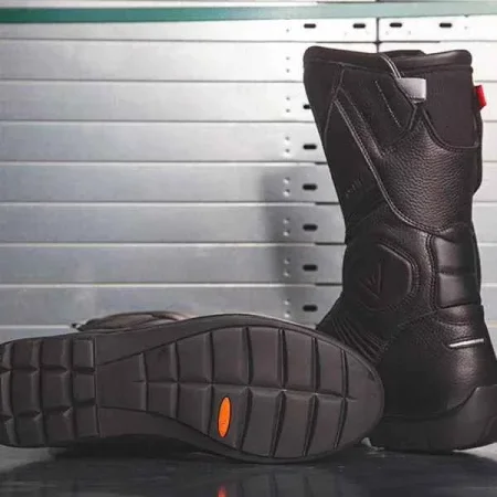 Durres, shes Cizme motorri touring goretex të firmës 220 Euro