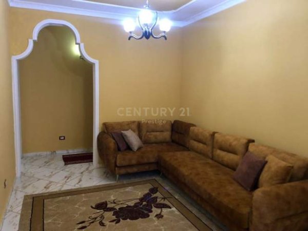Tirane, jepet me qera apartament 3+1+BLK Kati 4, 162 m² 750 Euro (Vilat Amerikane)