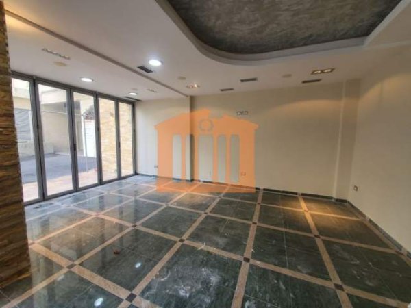 Durres, jepet me qera ambjent biznesi Kati 0, 55 m² 300 Euro