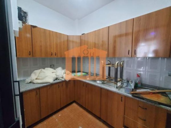 Durres, jepet me qera ambjent biznesi Kati 0, 55 m² 300 Euro