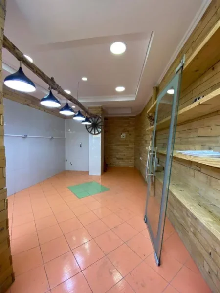 Tirane, jepet me qera dyqan Kati 0, 30 m² 300 Euro (rruga bardhyl)