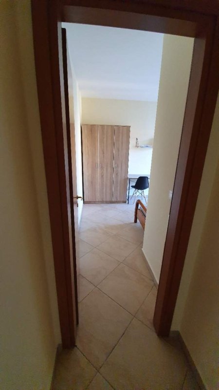 Tirane, jepet me qera apartament Kati 4, 450 Euro