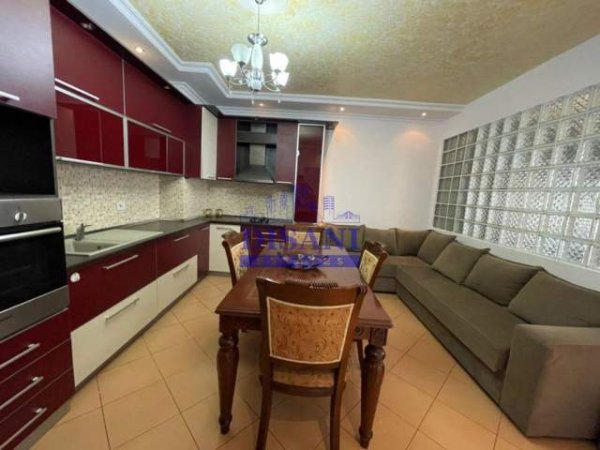 Tirane, jepet me qera apartament Kati 5, 85 m² 450 Euro (DON BOSKO)