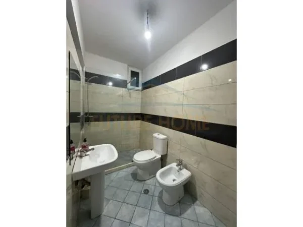 Tirane, jepet me qera apartament 2+1+A+BLK Kati 5, 110 m² 450 Euro (astir)