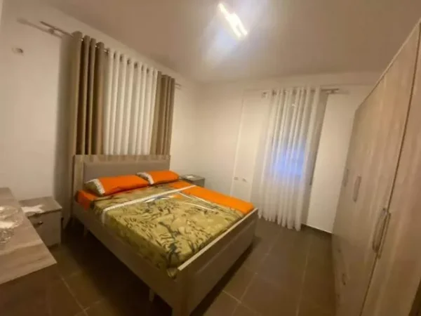 Tirane, jepet me qera apartament 2+1+BLK Kati 2, 90 m² 550 Euro (Rruga Peti)