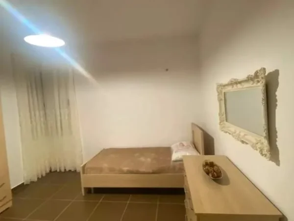 Tirane, jepet me qera apartament 2+1+BLK Kati 2, 90 m² 550 Euro (Rruga Peti)