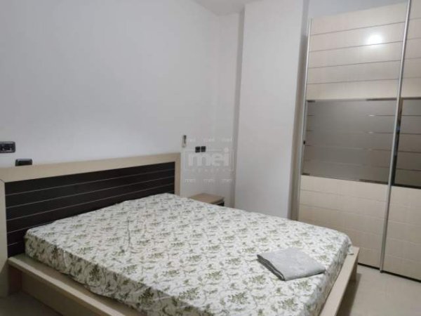 Tirane, jepet me qera Penthouse 3+1+A+BLK Kati 8, 160 m² 550 Euro