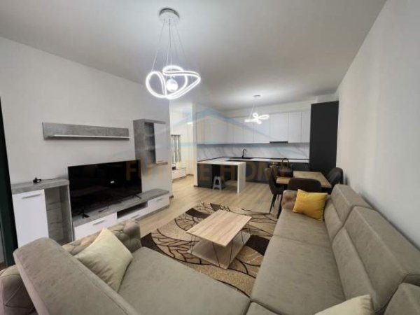 Tirane, jepet me qera apartament 2+1+BLK Kati 2, 110 m² 500 Euro (Kompleksi Green City)
