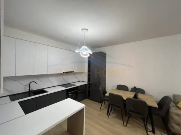 Tirane, jepet me qera apartament 2+1 Kati 2, 110 m² 500 Euro (UNAZA E RE)