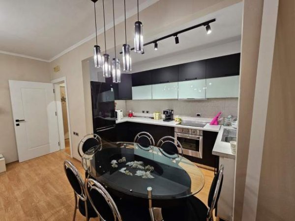 Tirane, jepet me qera apartament 1+1+BLK Kati 3, 58 m² 450 Euro (Oxhaku)
