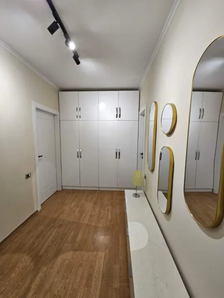 Tirane, jepet me qera apartament 1+1+BLK Kati 3, 58 m² 450 Euro (Oxhaku)