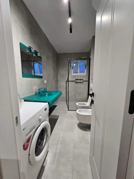 Tirane, jepet me qera apartament 1+1+BLK Kati 3, 58 m² 450 Euro (Oxhaku)