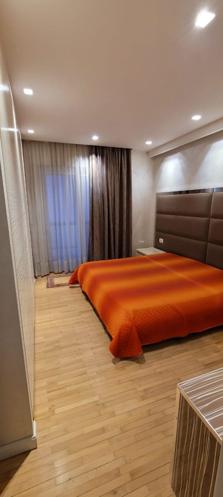 Tirane, jepet me qera apartament 3+1+BLK Kati 4, 102 m² 900 Euro (Rruga Sami Frasheri)