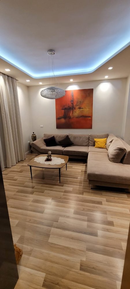 Tirane, jepet me qera apartament 3+1+BLK Kati 4, 102 m² 900 Euro (Rruga Sami Frasheri)