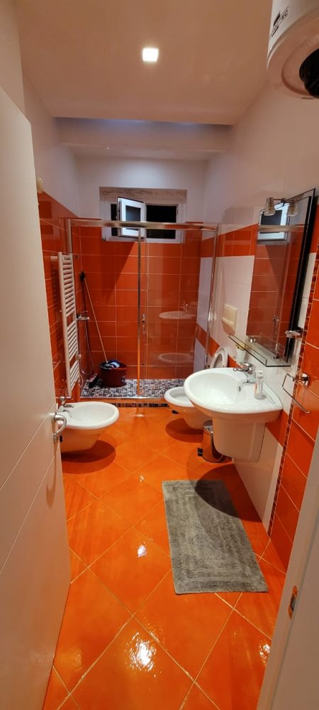 Tirane, jepet me qera apartament 3+1+BLK Kati 4, 102 m² 900 Euro (Rruga Sami Frasheri)