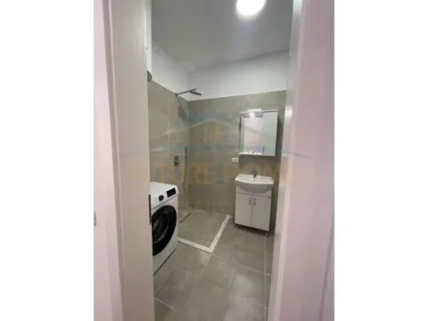 Tirane, jepet me qera apartament 2+1 Kati 2, 700 Euro (ali demi)