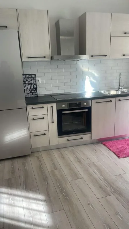 Tirane, jepet me qera apartament Kati 5, 60 m² 450 Euro (Shkolla e Baletit)