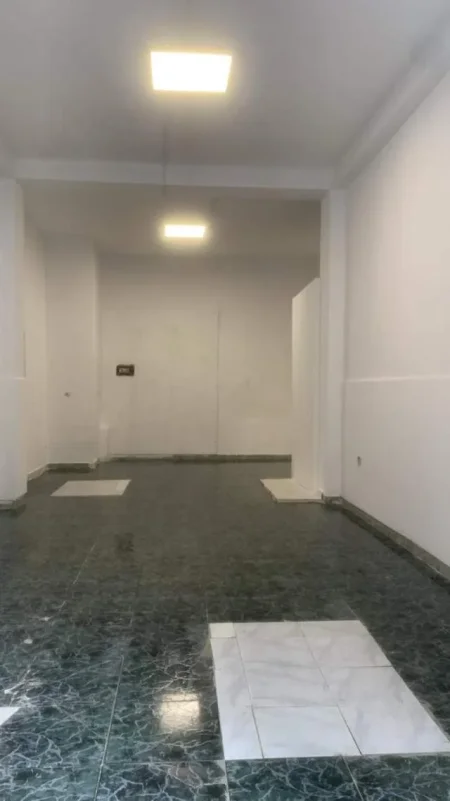 Tirane, jepet me qera garazh Kati 0, 400 Euro (Myslym Shyri)