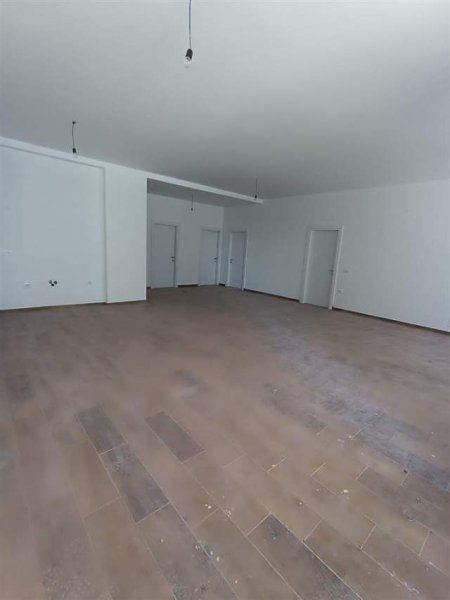 Tirane, jepet me qera zyre Kati 1, 140 m² 1.000 Euro (ZIRKON)