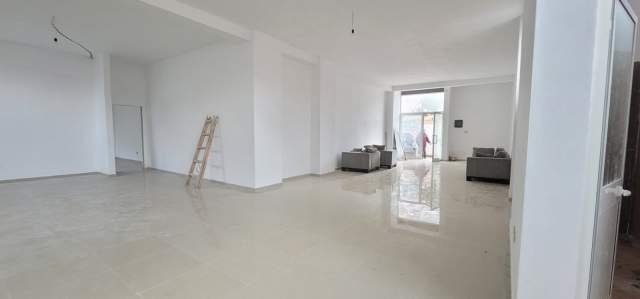 Durres, shes ambjent biznesi Kati 0, 194 m² 252.000 Euro (Tek Ujesjellesi, Durres.)