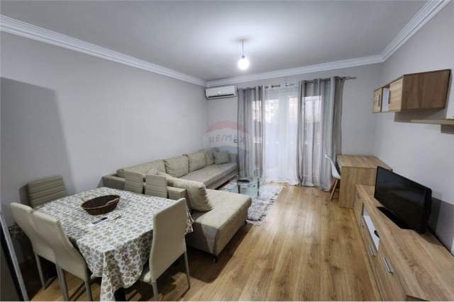 Tirane, jepet me qera apartament 1+1 Kati 3, 75 m² 400 Euro (Bar Artisti)