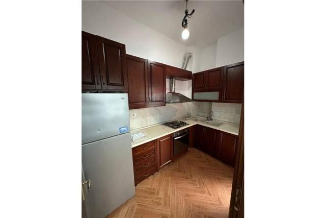 Tirane, jepet me qera apartament 2+1 Kati 1, 115 m² 450 Leke (Astir)