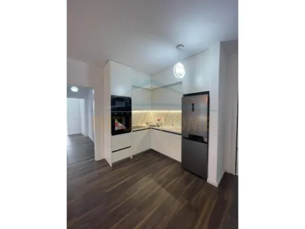 Tirane, jepet me qera apartament 2+1 Kati 2, 700 Euro (ali demi)