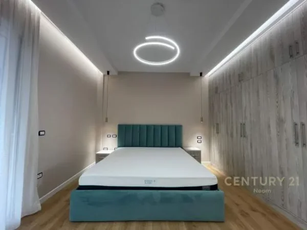 Tirane, jepet me qera apartament 3+1+BLK Kati 2, 165 m² 1.600 Euro (Liqeni i Thate)