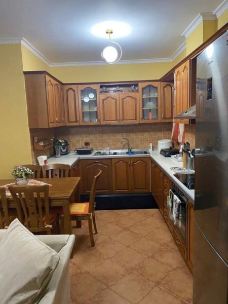 Tirane, jepet me qera apartament 3+1+A+BLK Kati 2, 110 m² 700 Euro (Ndre Mjeda)