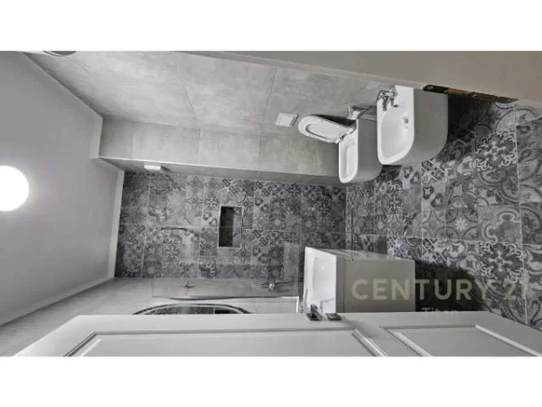 Tirane, jepet me qera apartament 2+1+BLK Kati 6, 100 m² 650 Euro (don bosko)