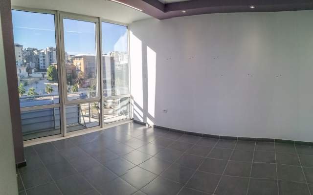 Durres, jepet me qera zyre Kati 4, 90 m² 60.000 Leke (Bashkia Sheshi liria)