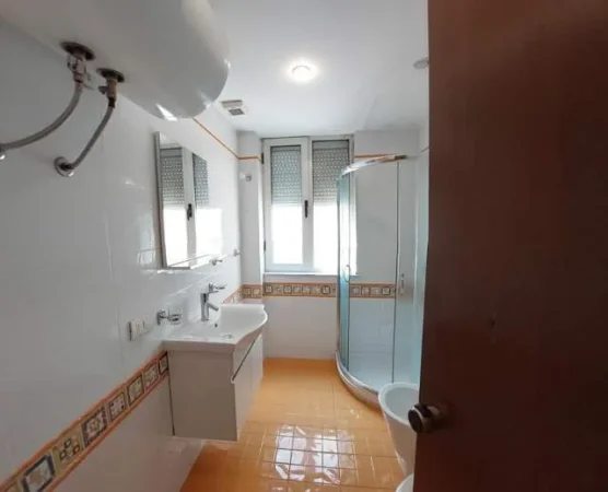 Tirane, jepet me qera apartament 2+1 Kati 5, 500 Euro (rruga e Elbasanit)