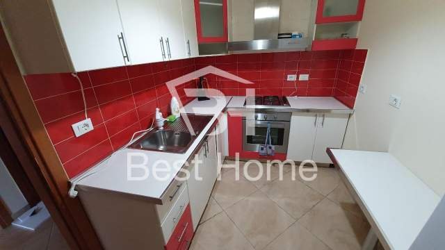 Tirane, jepet me qera apartament 2+1+BLK Kati 3, 100 m² 450 Euro (Myslym Shyri, prane Gjykates se Larte)