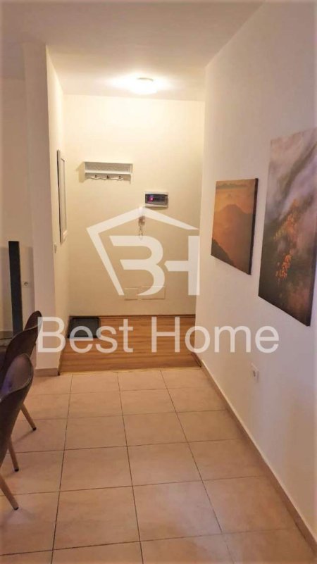 Tirane, jepet me qera apartament 1+1+BLK Kati 4, 75 m² 400 Euro (Bllok, prane Argjendari Pirro dhe Izzy Living)