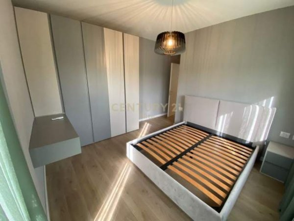 Tirane, jepet me qera apartament 1+1 Kati 5, 70 m² 500 Euro (Pazari i ri)