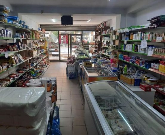 Tirane, jepet me qera ambjent biznesi Kati 0, 80 m² 400 Euro (Porcelan)