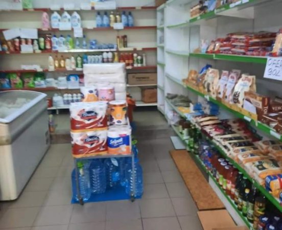 Tirane, jepet me qera ambjent biznesi Kati 0, 80 m² 400 Euro (Porcelan)