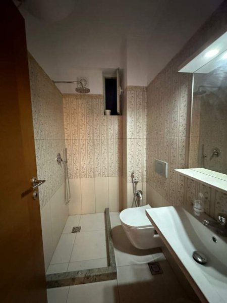 Tirane, jepet me qera apartament 2+1+BLK Kati 6, 98 m² 380 Euro (Rruga Bedri Karapici)