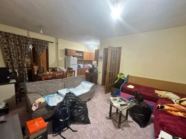 Tirane, jepet me qera apartament 1+1 per banim ose zyre Kati 2, 80 m² 400 Euro Rr. E bogdaneve