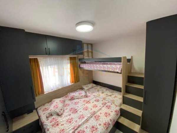 Durres, jepet me qera apartament 1+1+A+BLK Kati 3, 65 m² 300 Euro (Rruga Pavarsia)