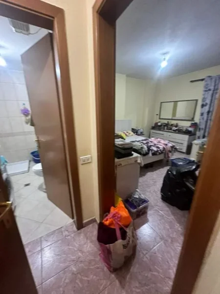 Tirane, jepet me qera apartament 1+1 per banim ose zyre Kati 2, 80 m² 400 Euro Rr. E bogdaneve