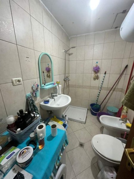 Tirane, jepet me qera apartament 1+1 per banim ose zyre Kati 2, 80 m² 400 Euro Rr. E bogdaneve