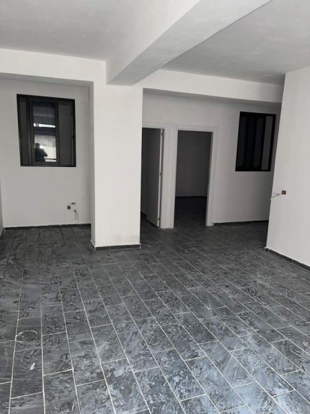 Tirane, shitet apartament 2+1 Kati 1, 83 m² 65.000 Euro (Te ish Restorant Qesaraka)