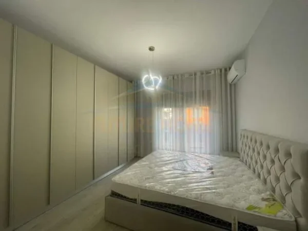 Tirane, jepet me qera apartament 2+1 Kati 4, 119 m² 1.100 Euro (Kompleksi Delijorgji)