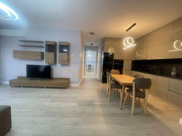 Tirane, jepet me qera apartament 2+1+BLK Kati 4, 119 m² 1.000 Euro (Kompleksi Deliorgji)
