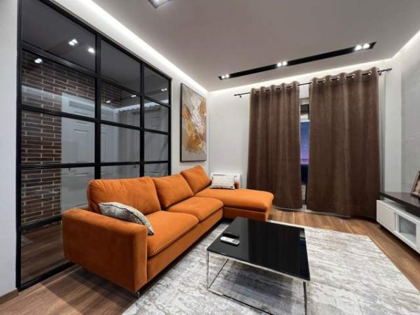 Tirane, jepet me qera apartament 2+1+BLK Kati 6, 90 m² 700 Euro (Rruga Bedri Karapici)