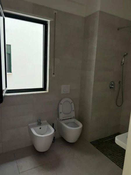 Tirane, jepet me qera apartament 2+1+BLK Kati 2, 90 m² 400 Euro (Rruga Teodor Keko)