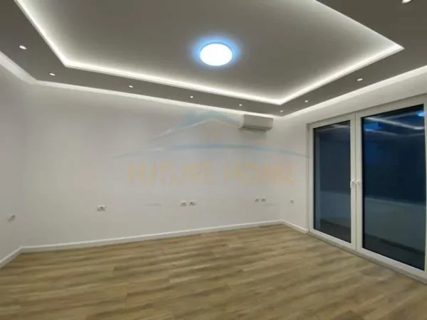 Tirane, jepet me qera apartament 3+1 Kati 3, 105 m² 1.500 Euro (Rruga e Durresit)