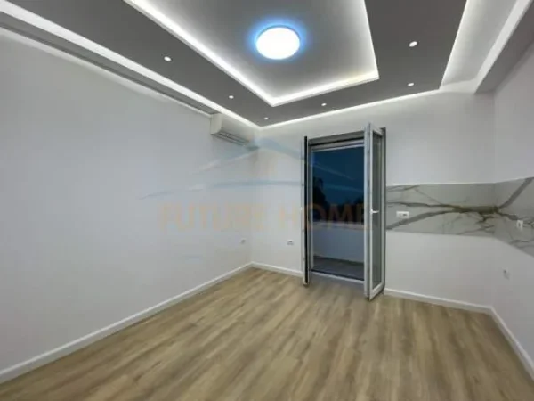 Tirane, jepet me qera apartament 3+1 Kati 3, 105 m² 1.500 Euro (Rruga e Durresit)