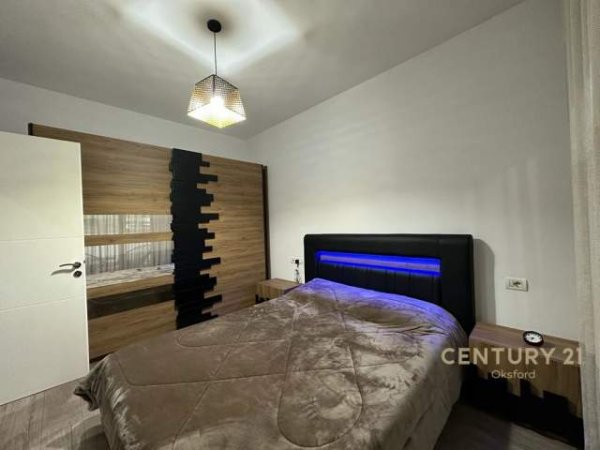 Tirane, jepet me qera apartament 2+1 Kati 2, 70 m² 700 Euro (Komuna e parisit)